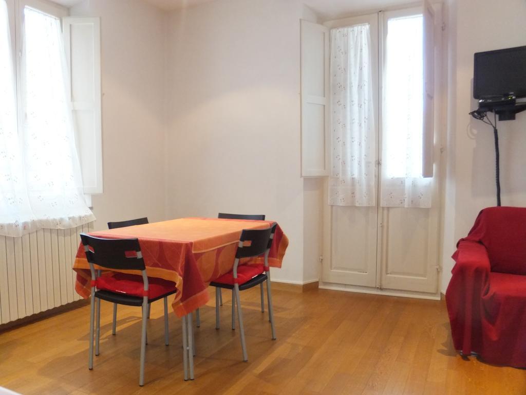 B&B La Luna Dal Borgo Iesi Quarto foto